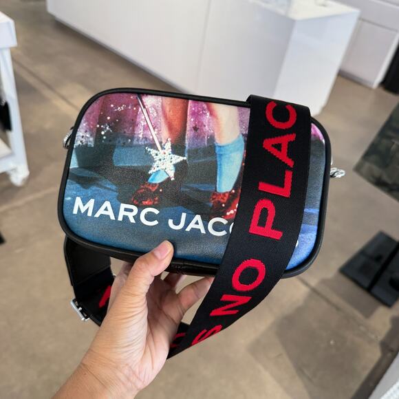 Marc Jacobs x ‘The Wizard of Oz’ Flash Crossbody - Picture 7 of 11